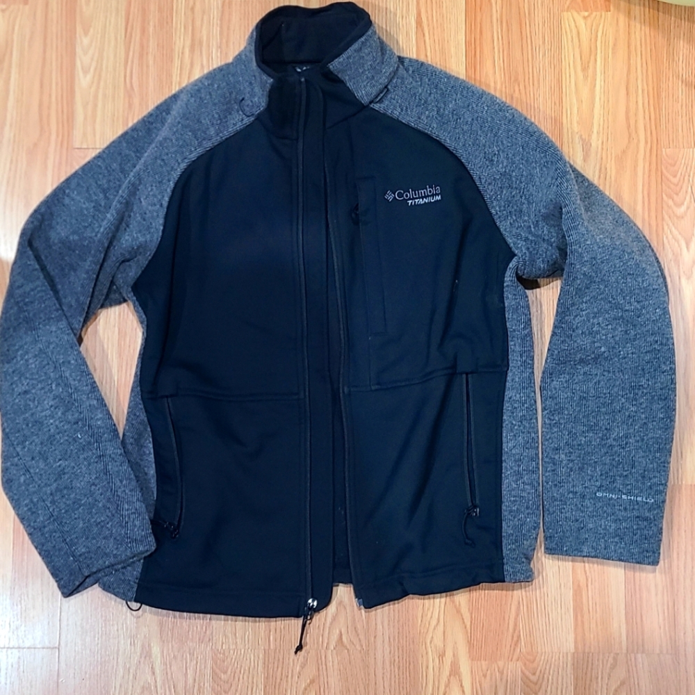 Columbia Sportswear Omni Shield Jacker Large**make an offer**